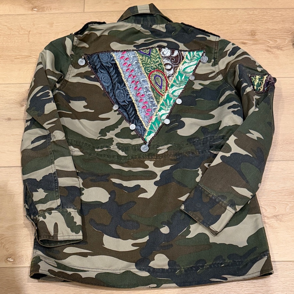 Camouflage Jacket with Colorful Patchwork - image 7